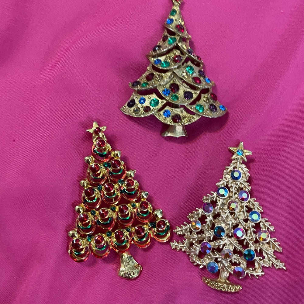 Elegant Gold and Red Christmas Tree Brooch Set
